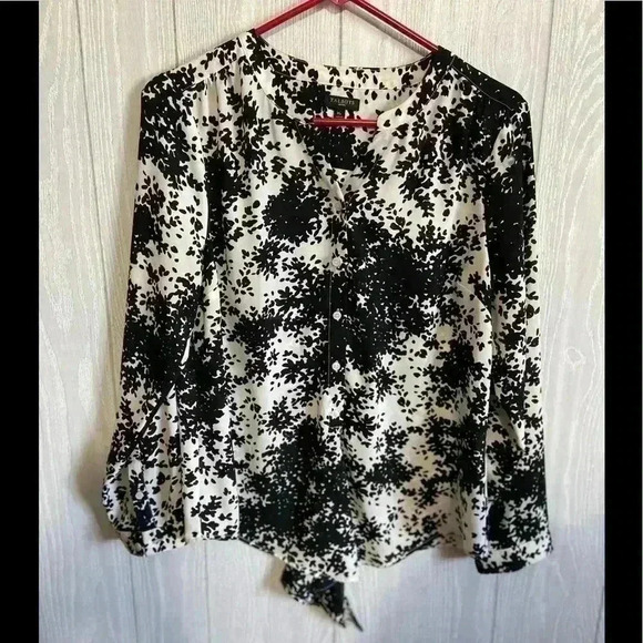 Talbots Black and White Top Size Medium Petite - Picture 1 of 4